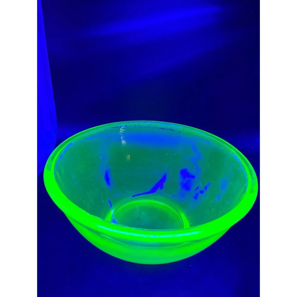Vintage Hazel-Atlas Green Uranium Glass Mixing Bowl Ribbed Depression Glass 8.5